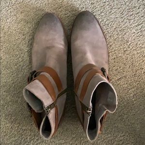 Grey point toe booties